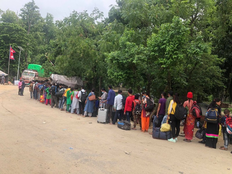 जनप्रतिनिधि चुनेपछि कामको खोजीमा भारत